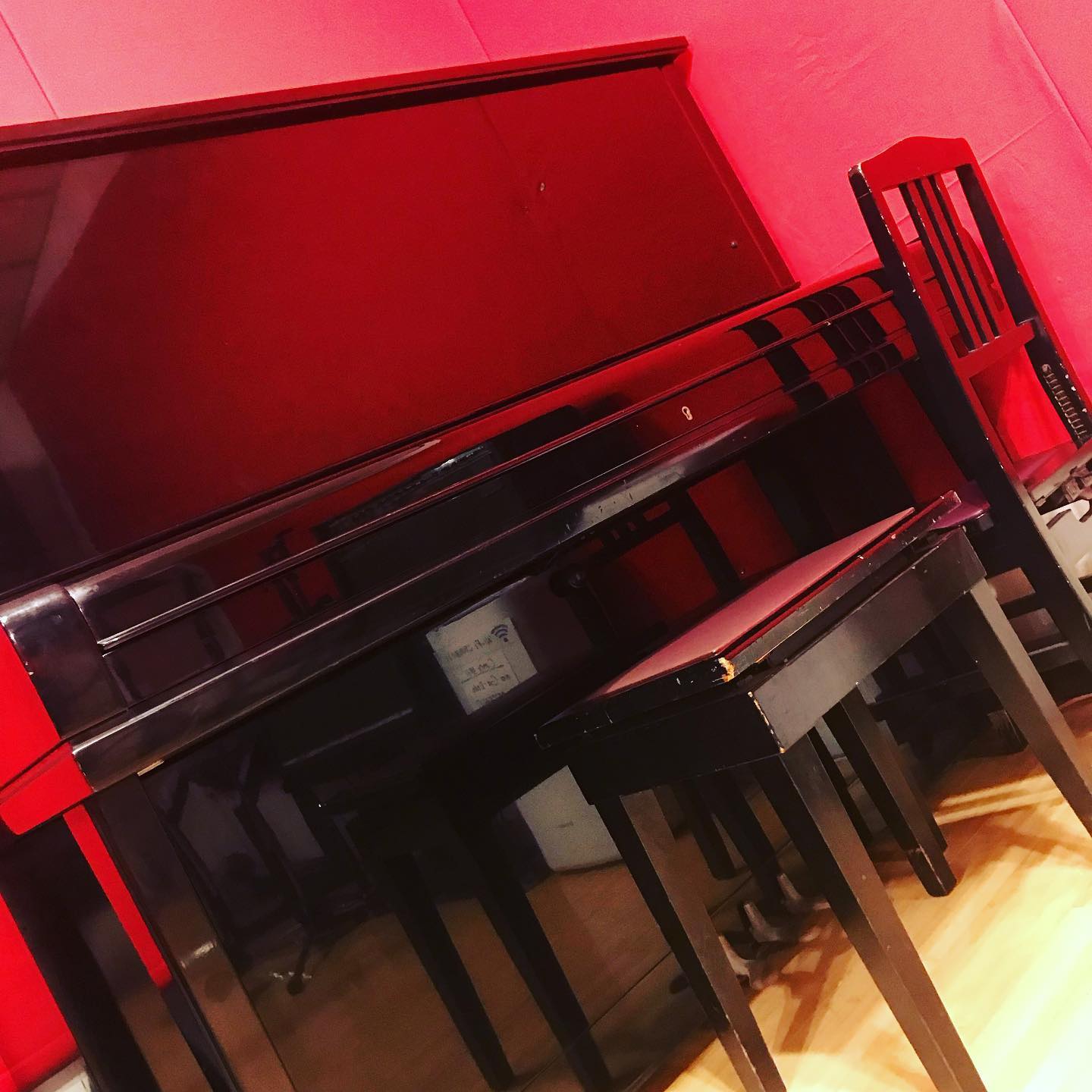 音大受験目的でピアノ利用のお問い合わせをいただきました当店Cスタジオにあるアップライトピアノは1時間550円でお貸ししています。様々な用途でスタジオをご利用いただけると大変嬉しいですバンドのモニターキャンペーンも募集中です。#音楽スタジオ #musicstudio #アップライトピアノ #uprightpiano #ピアノ #piano #音大#音楽大学 #受験 #名古屋 #nagoya #千種区 #chikusa #音楽 #music #楽器#instrument #ギター #guitar #ベース #bass #ドラム #drums #ヴォーカル #vocals #キーボード #keyboard #配信 #ライブ配信 #streaming